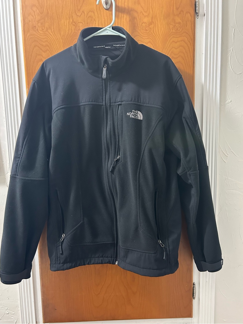 The North Face Black Men’s Lightweight Full-Zip Jacket